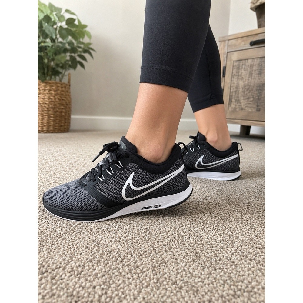 Nike Zoom Strike Running Shoes Women’s Size 8 Black Gray Athletic Sneakers